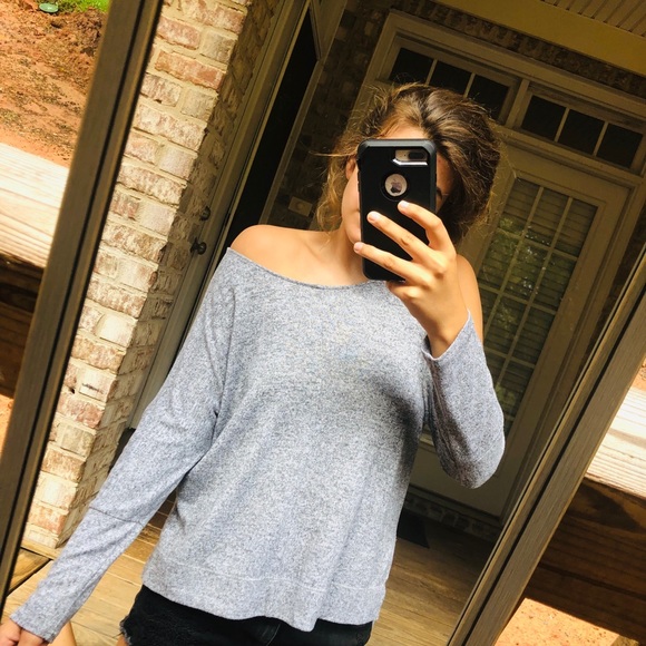 Cold Shoulder Top - Picture 4 of 4